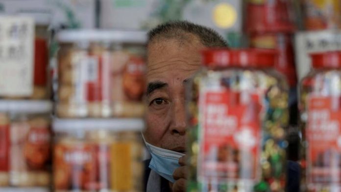 Bargain hunting Chinese shoppers stoke craze for soon-to-expire food
